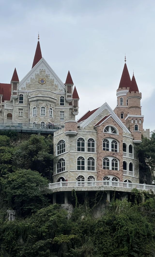 探秘夢幻吉隆堡：一場穿越至童話世界的城堡之旅。