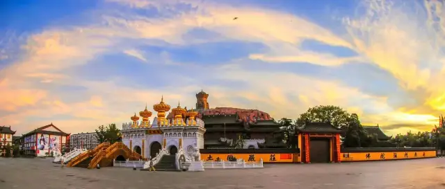 Shanghai, three Guinness World Records, a 700-year-old temple legend! 