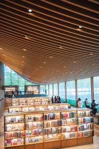 沉浸在興隆湖水下書屋的一天