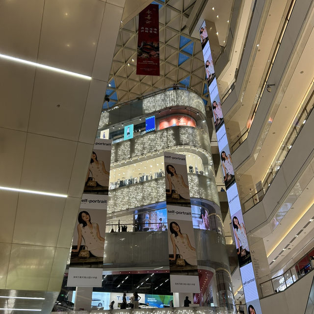 🌟萬象天地：潮流地標，解鎖時尚與藝術的完美融合！