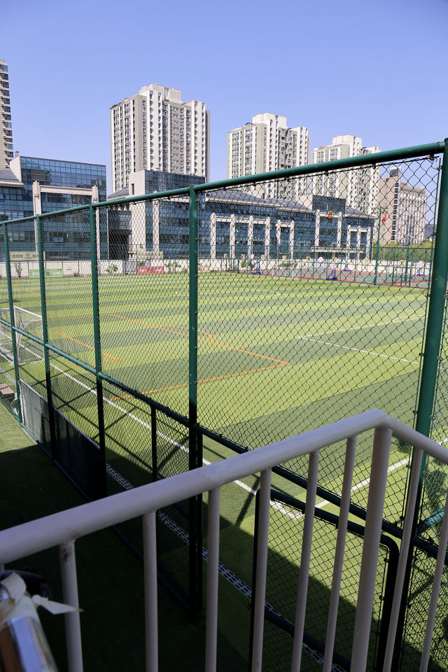 真係好難將運動場同西餐結合埋一齊喎。