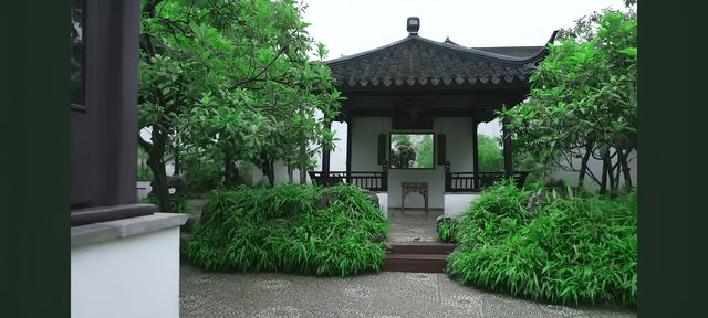 漫步蘇州園林：一場穿越千年的美學盛宴   踏入蘇州園林，彷彿打開了一本塵封的古籍，每一頁都書寫著東方