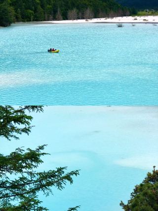 Step into a Nordic Fairytale! Soak in a Milky Bath at Turkey's "Twin" Hidden Gem of Pamukkale