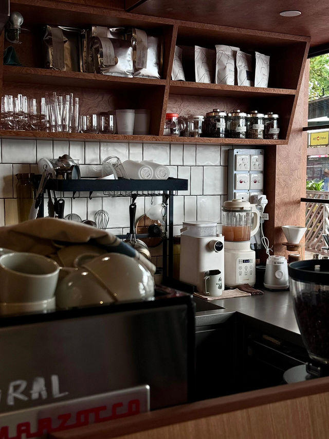 【🇭🇰銅鑼灣雨天限定｜Ramie Coffee的復古巧克力療癒時光☕️🍫】