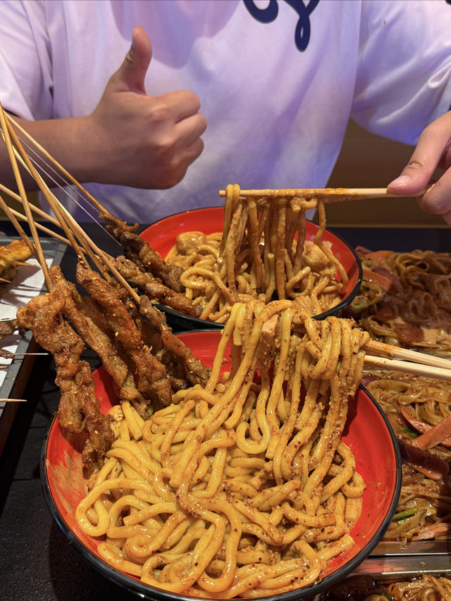 上海！！！新開嘅！！！  上海好食嘅東北老式麻辣燙開新店啦！就喺大木橋路呢邊，試業就已經要排隊，超級火