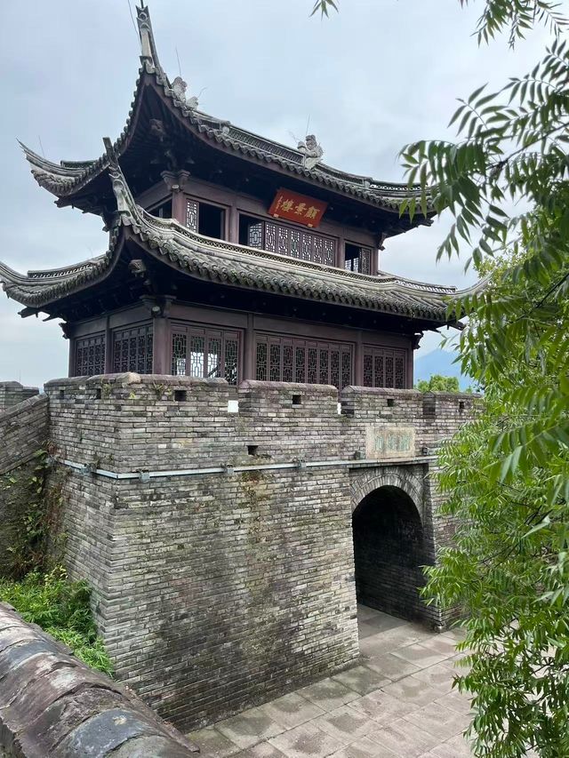 「觸摸千年心跳：在臨海江南長城，與歷史撞個滿懷」——國慶前夕