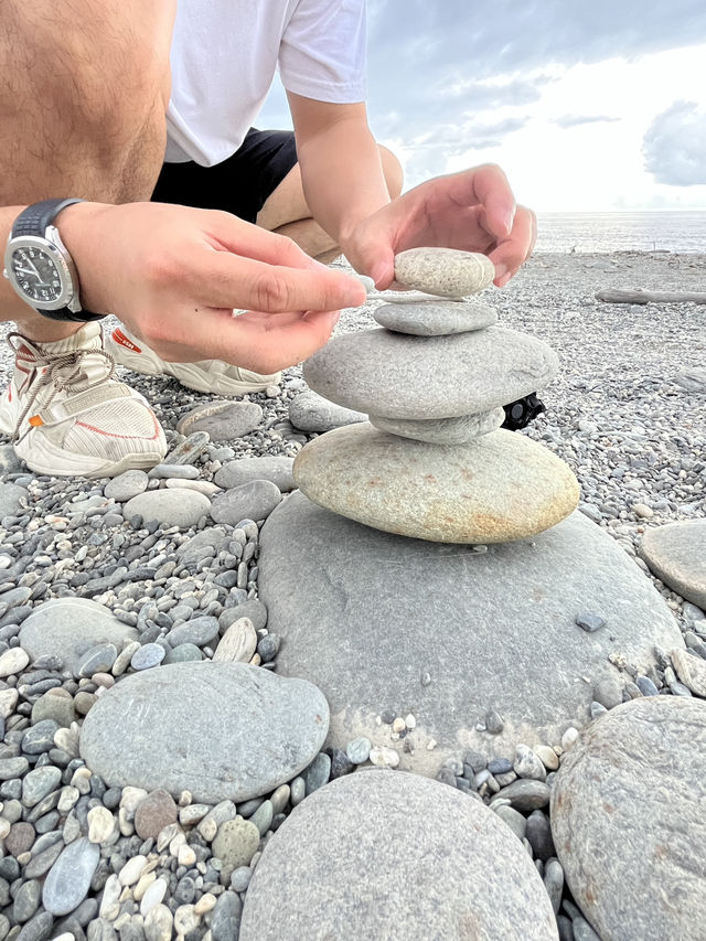 🌊 Qixingtan Beach Stone Stacking: 7 Stones, 1 Magical Moment! 🪨