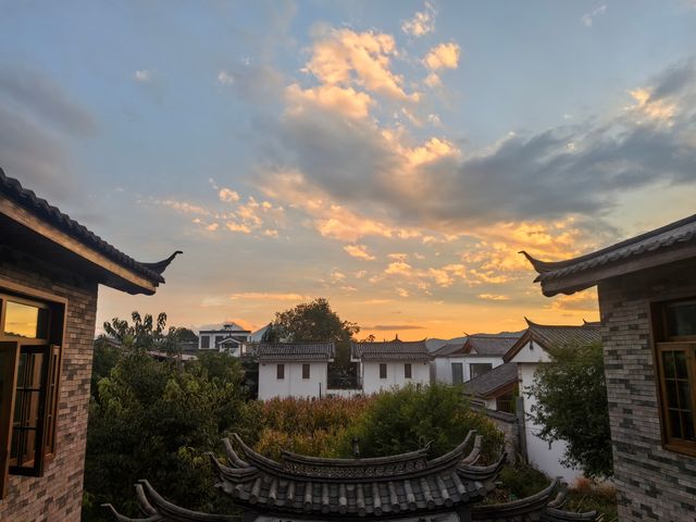 麗江棲野漫隅民宿在水色綠意間，解鎖麗江慢生活！