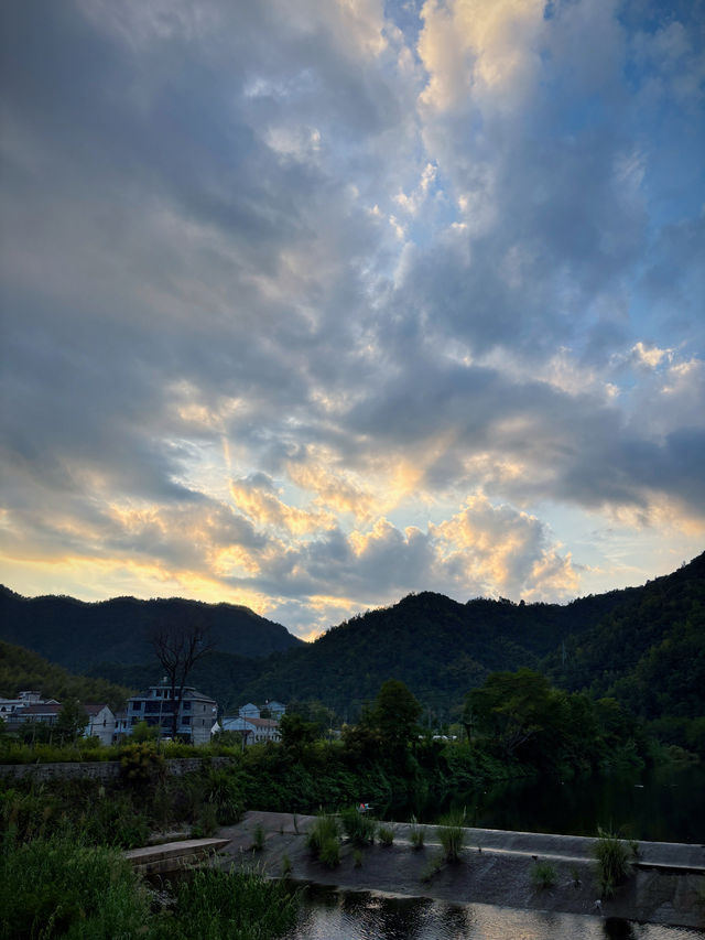 天台秘境：綠野仙蹤，在山脊的褶皺裡，與雲霧對