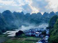 十月中旬的貴州九日之行，是我至今最難忘的一段旅程。

貴州必看的景點非常之多，山路遙遠，如果跟團“打
