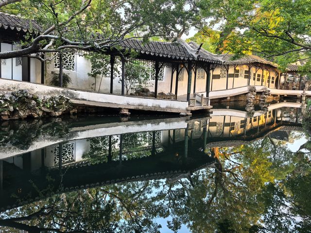 日出下的江南水墨畫