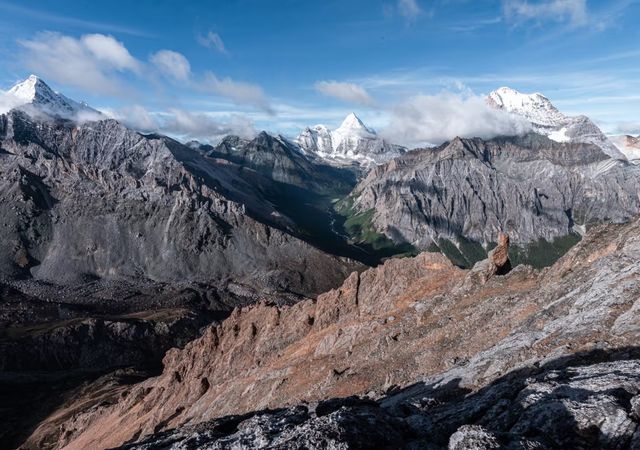 稻城亞丁必住！躺在房間就能看日照金山的神仙酒店