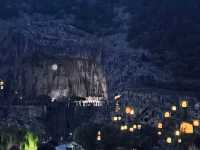 Picture perfect spots in Longmen Grottoes