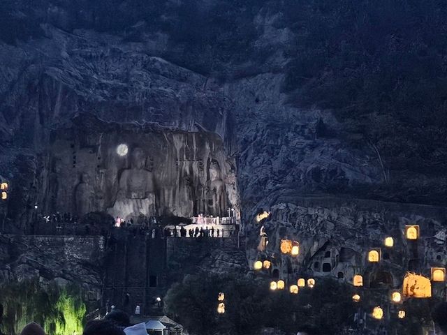 Picture perfect spots in Longmen Grottoes