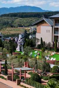 撫仙湖頂奢酒店上新，寶麗灣把愛麗絲夢遊的仙境般進現實