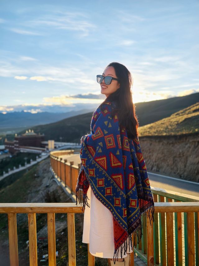 理塘後山日落機位｜雲端觀景台，美到窒息！