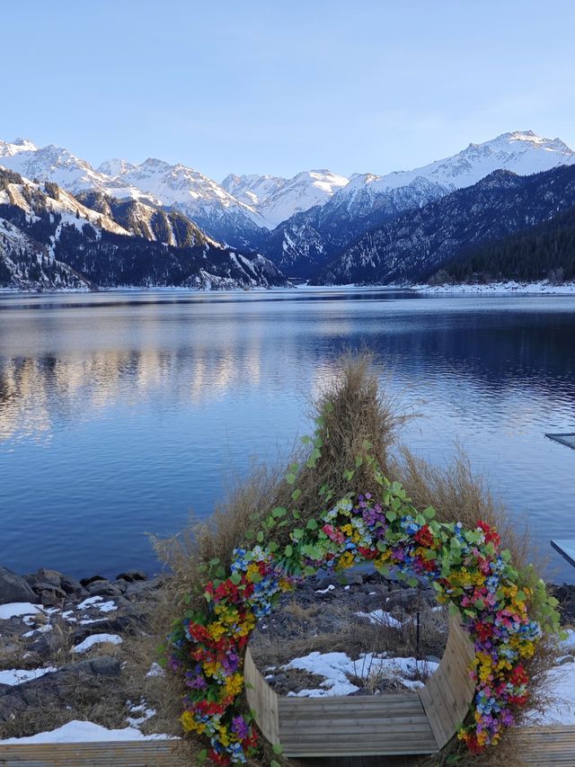 天山天池:在王母瑤臺間淬鍊億年寒玉的雲端鏡宮 天山天池:在王母瑤臺間淬鍊億年寒玉的雲端鏡宮