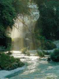 邊境線上會唱歌的瀑布