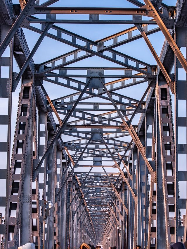 震撼！冰凍期松花江美成天然滑雪場，日落+摩天輪絕了！