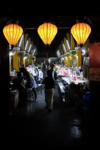 我在會安按下快門，記錄了它溫柔的夜