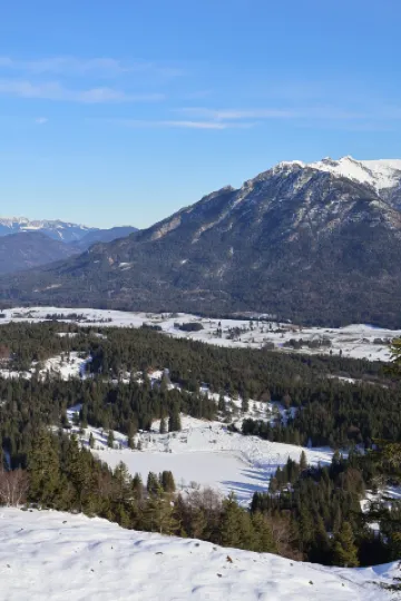 Winter Hiking in Mittenwald｜Step into a World of Ice and Snow