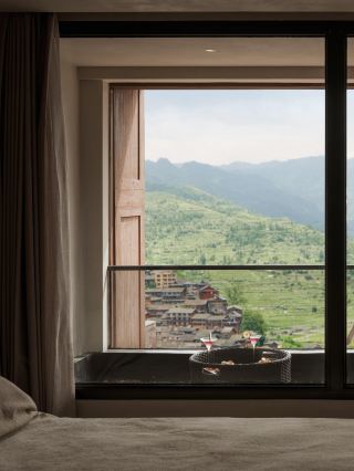 หมู่บ้านเหมียวพันหลังคาเรือน | ค้นพบเพดานที่ให้ความรู้สึกผ่อนคลายในบ้านที่สร้างด้วยความชาญฉลาด