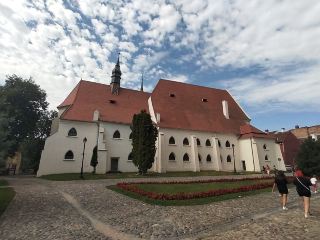 ルーマニアの神秘的な古城、ドラキュラ伯爵の出生地を探検しよう！