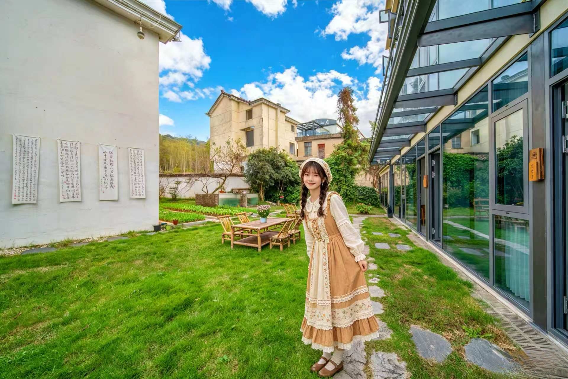 A Healing Retreat in Jing County's Moon Bay