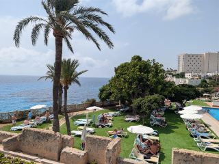 Fantastic Hotel with Coastal Views and Friendly Atmosphere
