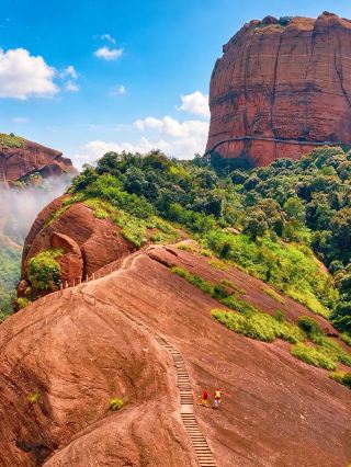 Yiyang Guifeng | A Comprehensive Travel Guide to the World Heritage Danxia Landform: Xu Xiake praised it as "a rare sight under heaven," highlighting its 5A-level Danxia landform where every mountain and rock resembles a tortoise.