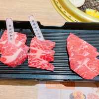 推介美國SRF極黑牛，滿滿牛香，脂肪均勻，輕輕燒兩燒已經充滿油脂香～