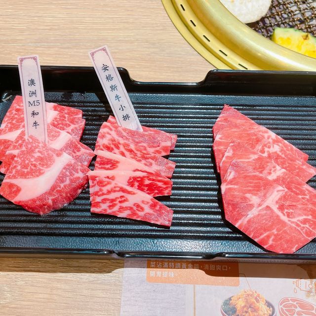推介美國SRF極黑牛，滿滿牛香，脂肪均勻，輕輕燒兩燒已經充滿油脂香～