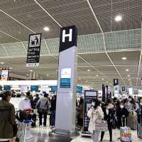 成田機場4樓貴賓室，持JCB卡免費使用！