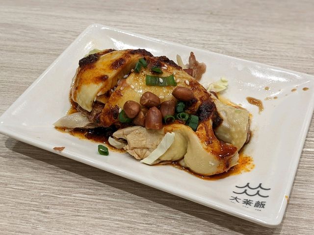 "將軍澳中心值得一試美食，黃金湯酸菜魚片晚市優惠抵食，皮蛋豆腐超好味！"