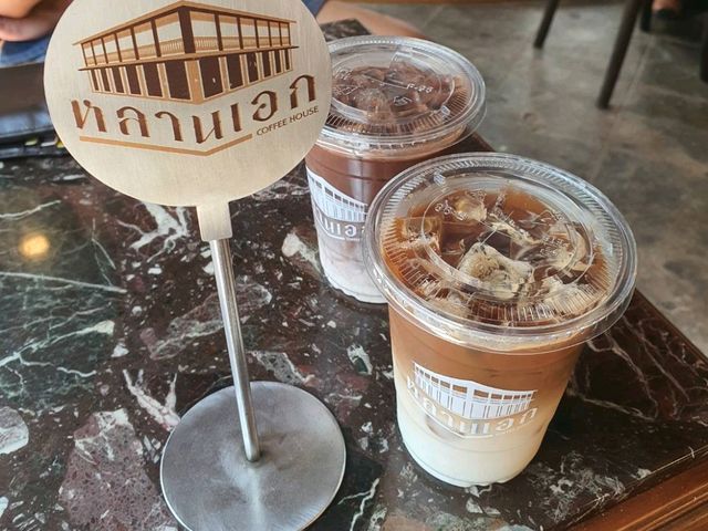 คาเฟ่ตึกเก่าระยอง •หลานเอก คอฟฟี่เฮาส์•