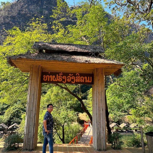 หนีร้อนมาเที่ยวลาว