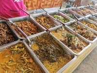 บุฟเฟ่ตข้าวแกงมีกับข้าวให้เลือกกว่า100อย่าง !!