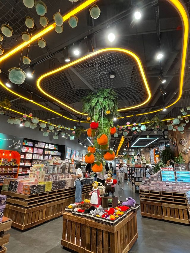 深圳精品文創小店🤩特色裝修😎超多店內打卡位😍吸睛橙色🤫蕃茄口袋
