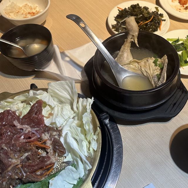 平價台北韓式套餐料理🇰🇷韓之棧，四人假日晚上不到$1000，小菜吃到飽！
