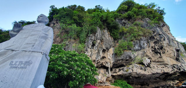Ti Top Island and Kayaking in Luon cave