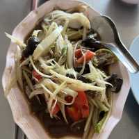 ร้านส้มตำหน้าค่ายนเรศวรหัวหิน แซ่บอีหลีสมชื่อ