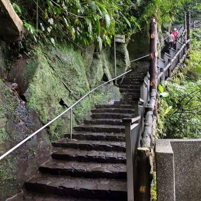 น้ำตกซือเฟิ่น (Shifen Waterfall)