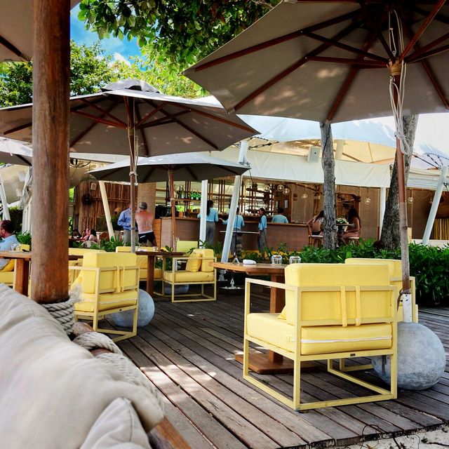 Beachfront lunching and lounging…