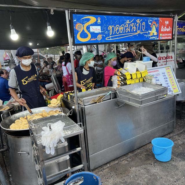 เดินกินเที่ยว ตลาดโต้รุ่ง องค์พระปฐมเจดีย์ นครปฐม