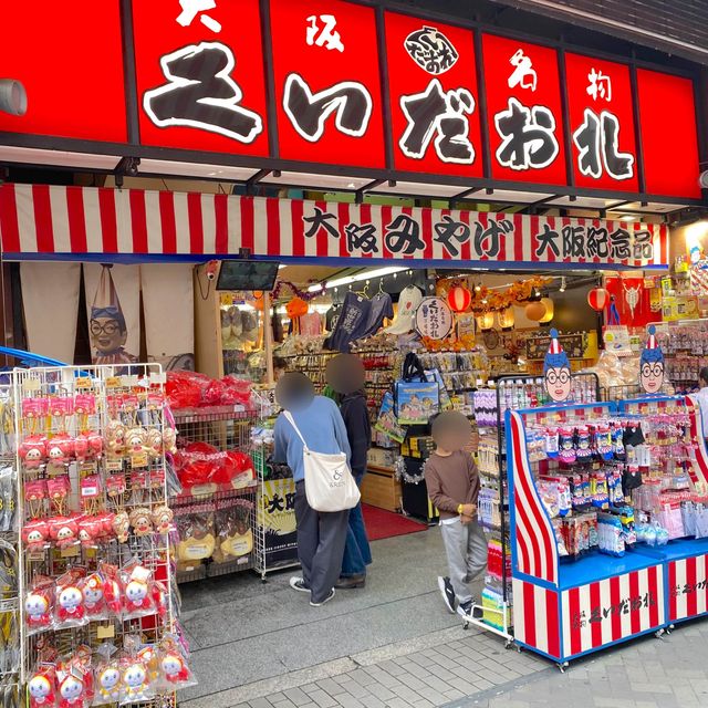 大阪観光スポット！くいだおれ太郎は今日も元気