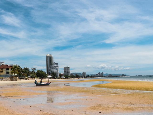 หาดเขาตะเกียบ   นั่งชมวิว เดินชิลฟังเสียงคลื่น 