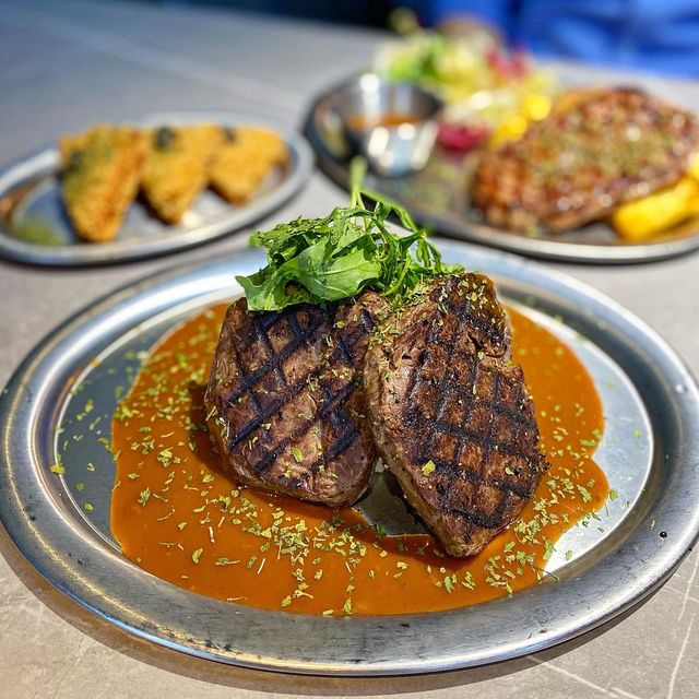 工業風型格扒房😛竟然有鴕鳥肉食？