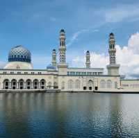 馬來西亞🇲🇾沙巴旅遊景點📍水上清真寺🕌️Floating Mosque (Kota Kinabalu City Mosque)