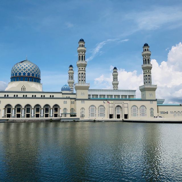 馬來西亞🇲🇾沙巴旅遊景點📍水上清真寺🕌️Floating Mosque (Kota Kinabalu City Mosque)