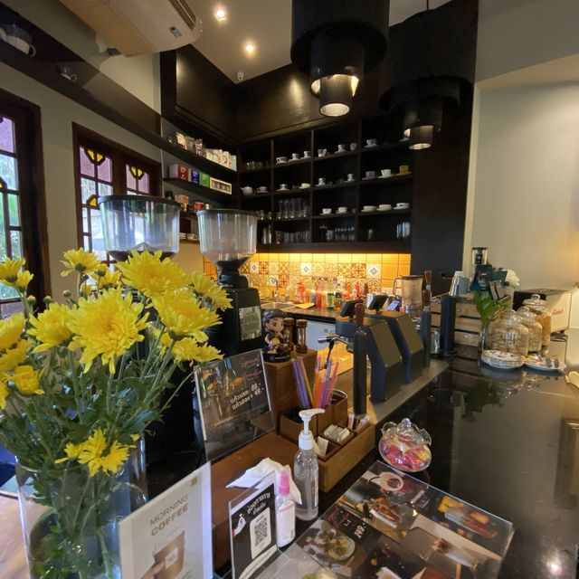 คาเฟ่สวยๆ ในโรงแรม at pingnakorn นิมมาน